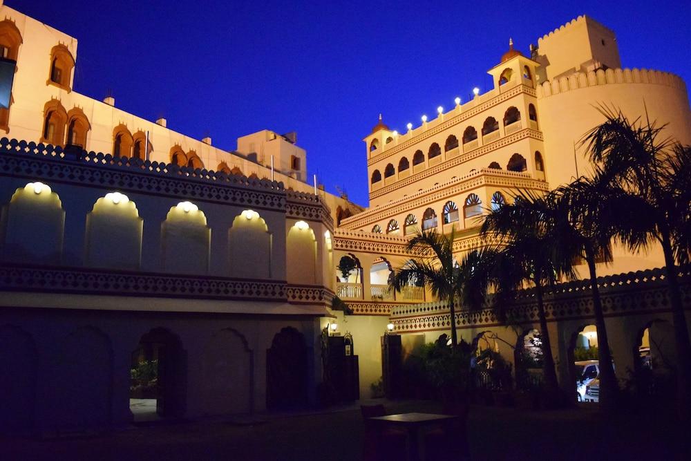 Fort Chandragupt Hotel Jaipur Exteriör bild